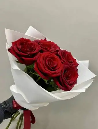 Букет из 5 красных роз